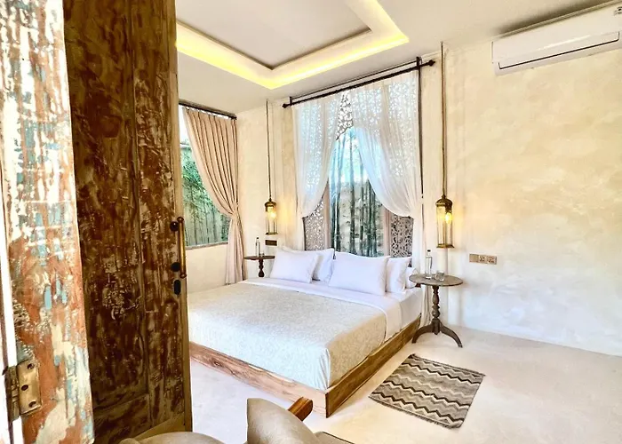 With Pool, White Moon, 3br