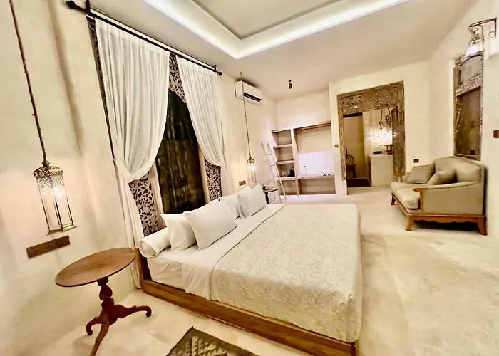 With Pool, White Moon, 3br Villa Uluwatu (Bali)