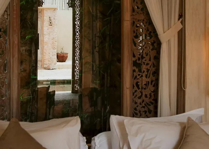With Pool, White Moon, 3br * Uluwatu (Bali)
