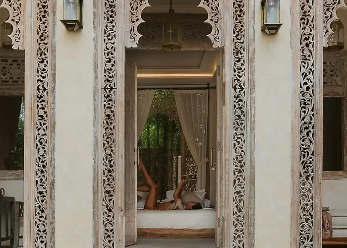 With Pool, White Moon, 3br Villa Uluwatu (Bali)