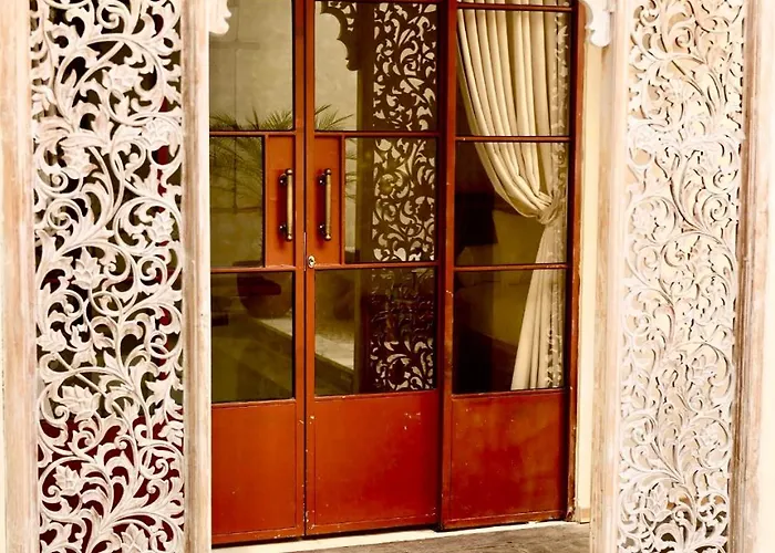 With Pool, White Moon, 3br *